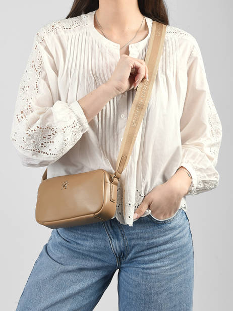 Sac Bandoulière Th Essential Polyurethane Tommy hilfiger Marron th essential AW18370 vue secondaire 1